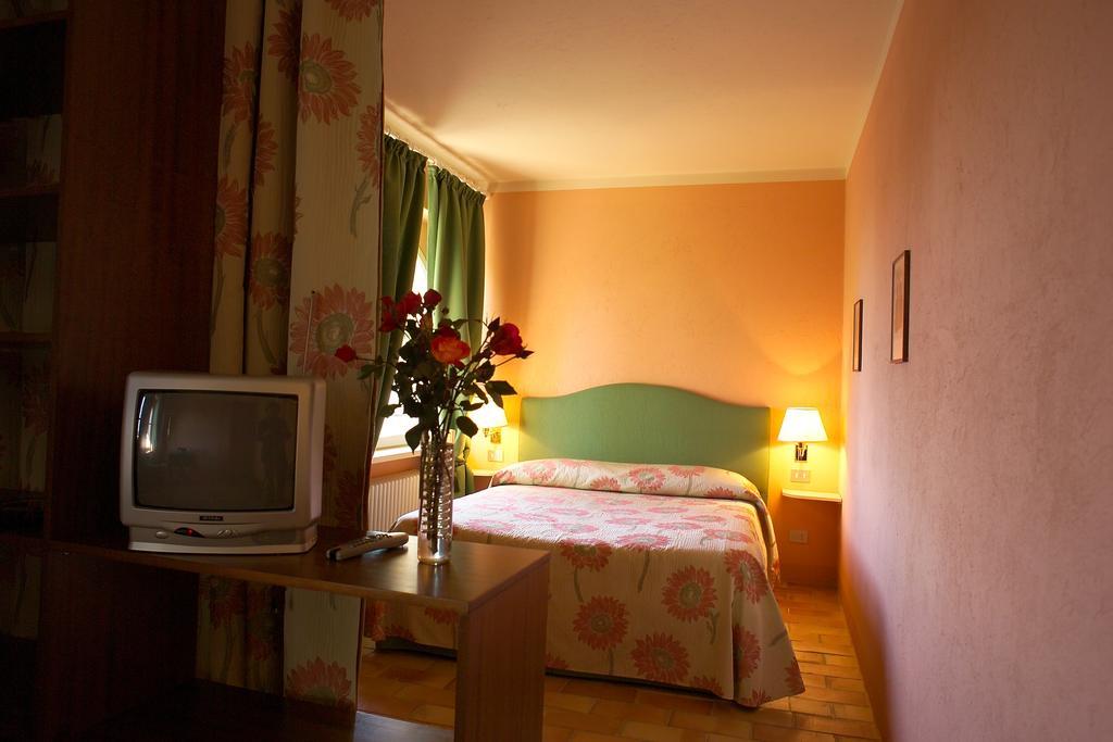 Agriturismo Il Torrione Pinerol Chambre photo